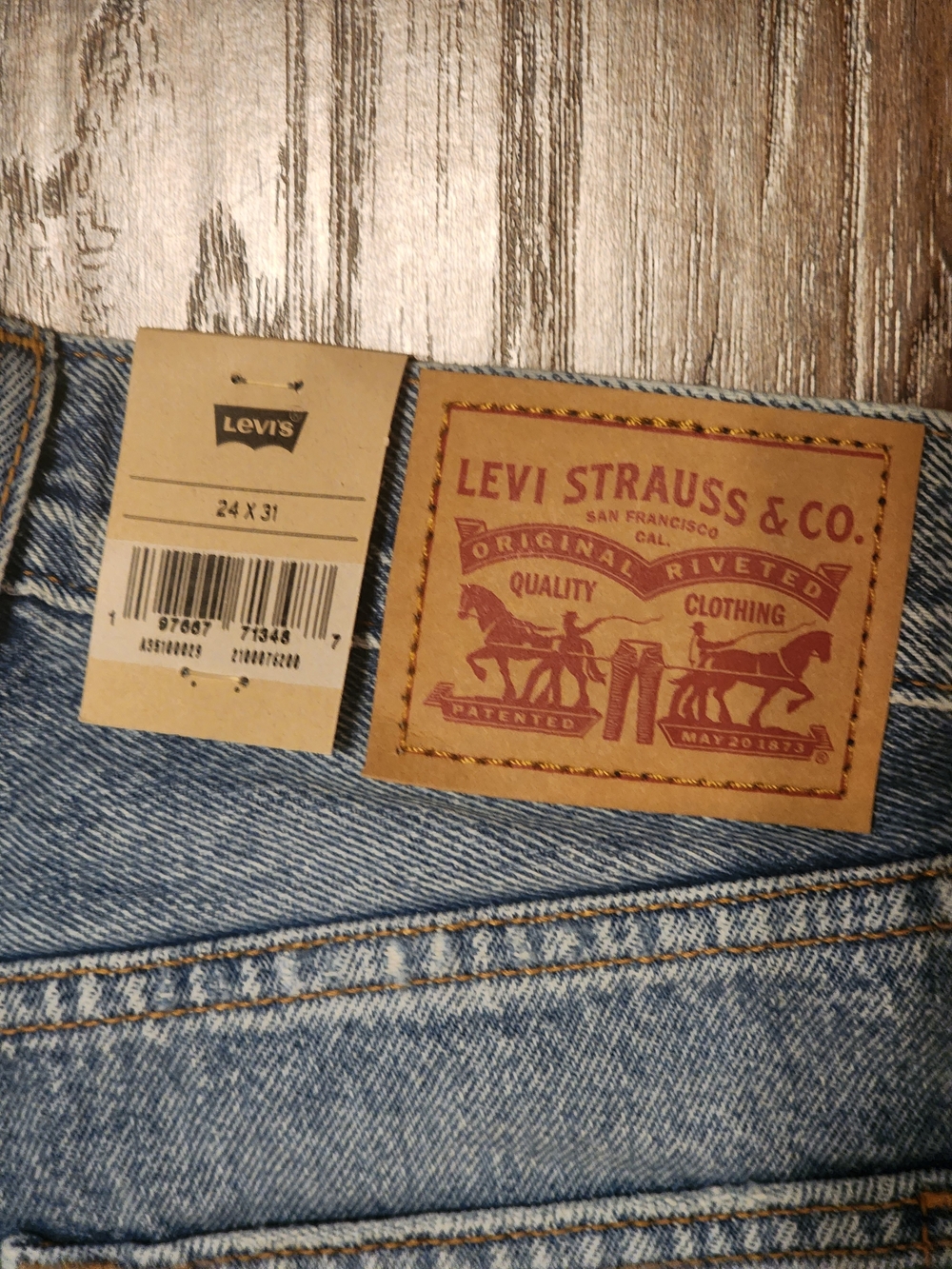 Levi’s Women’s 94 Baggy Jeans 24x31 Light Wash Distressed Mid Rise Straight Leg - Picture 6 of 12